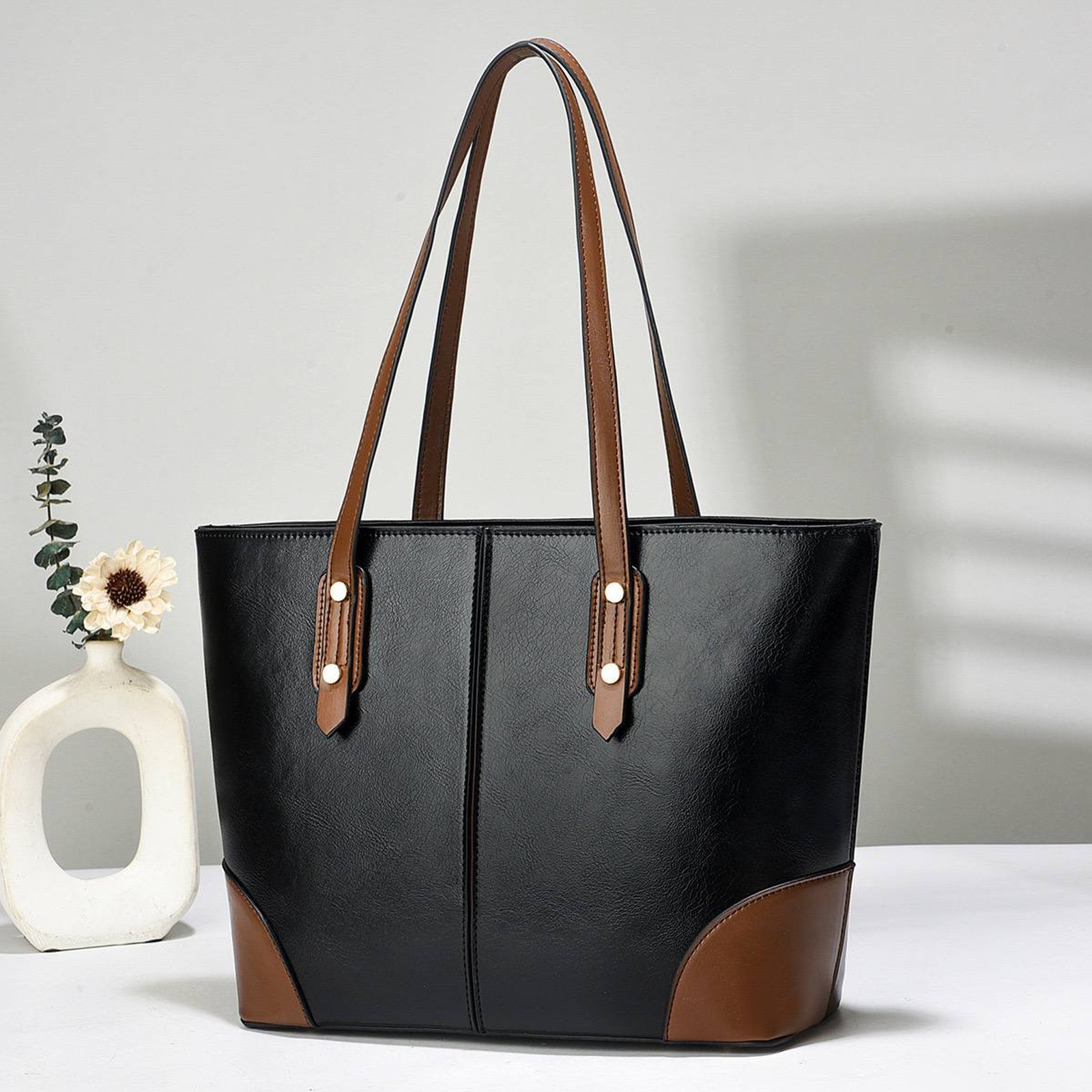 Fashionable Ladies Maxi Leather Bag - Image 3