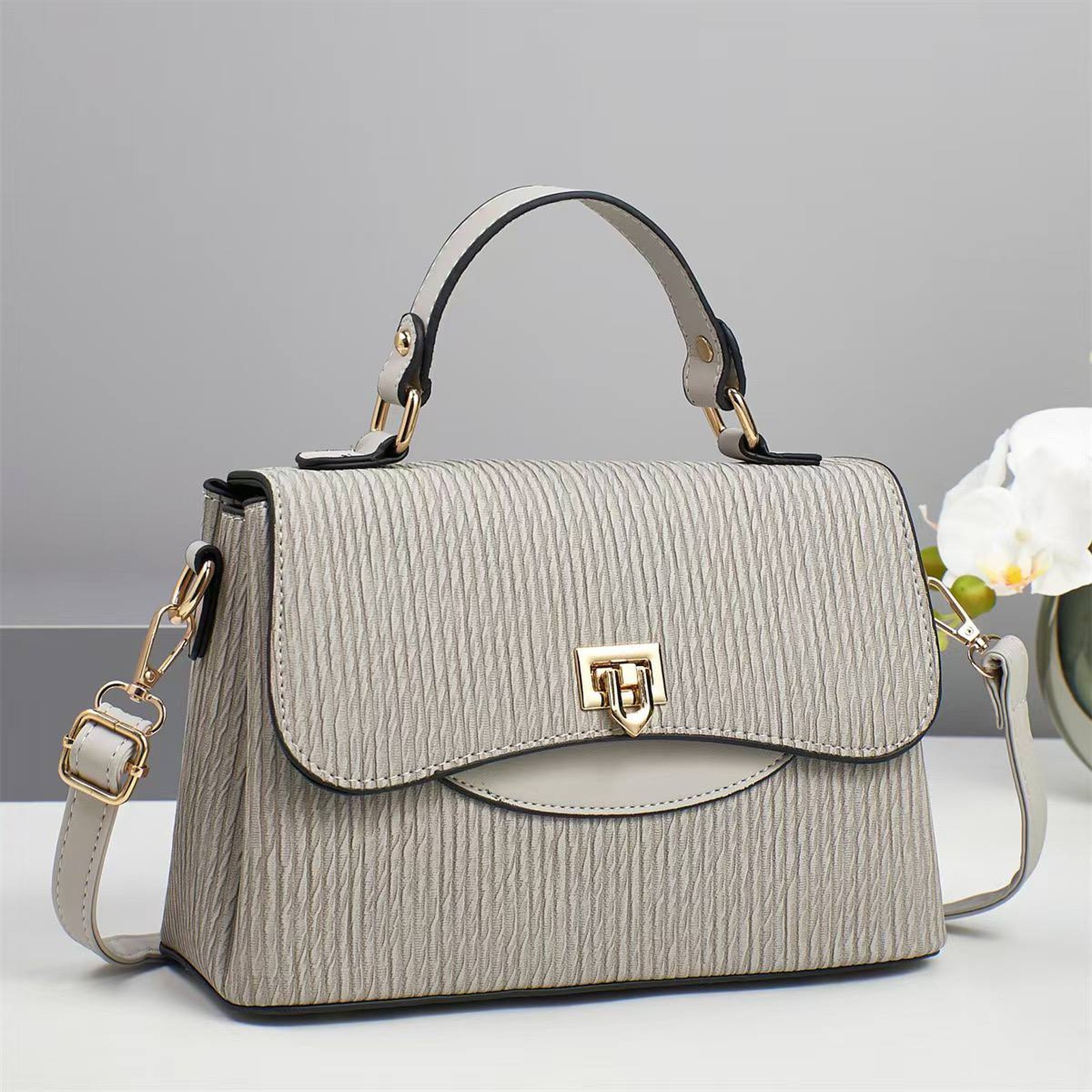 Ladies Fashionable Vintage Bage - Image 3
