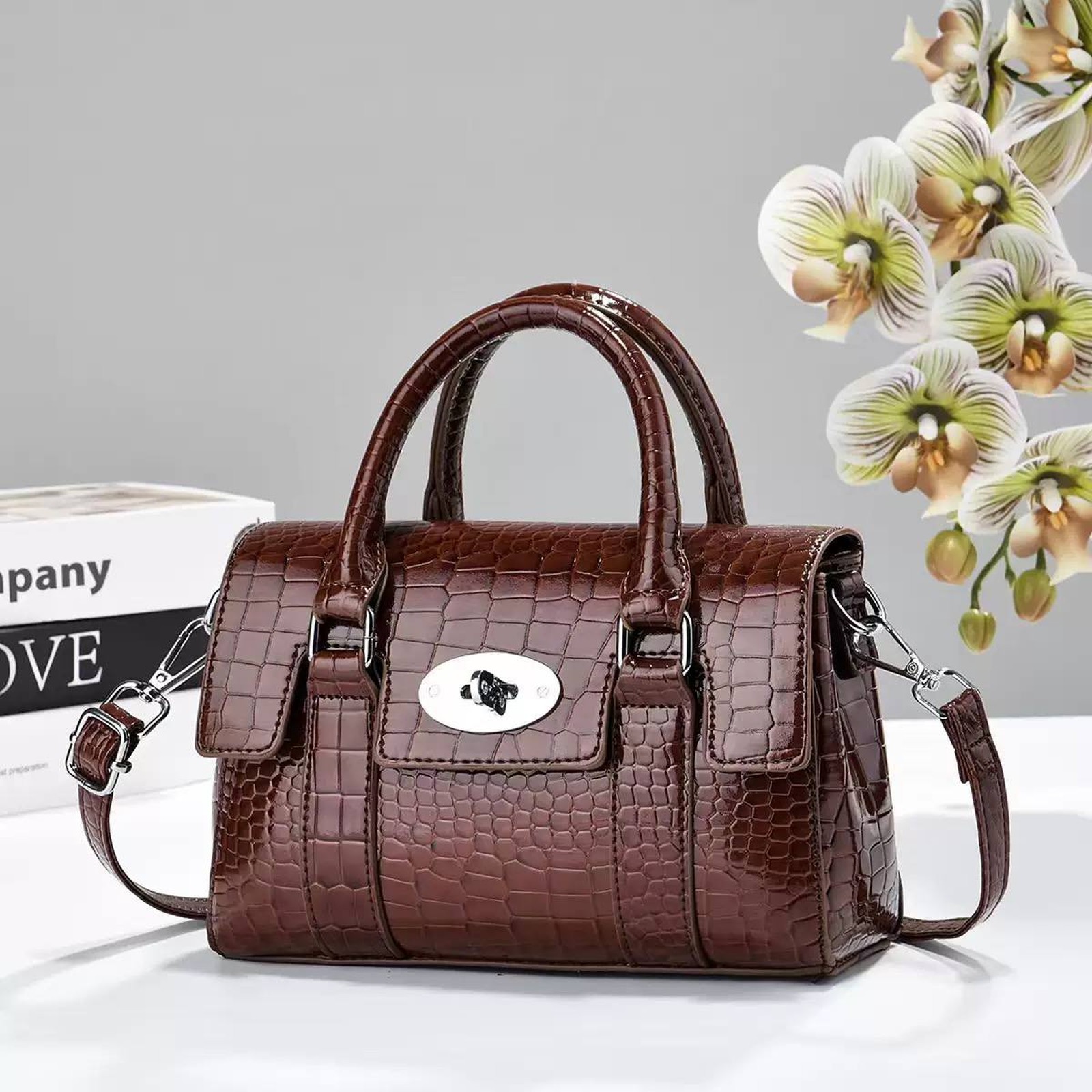 Fabulous Looking Ladies Shoulder Bag - Image 4