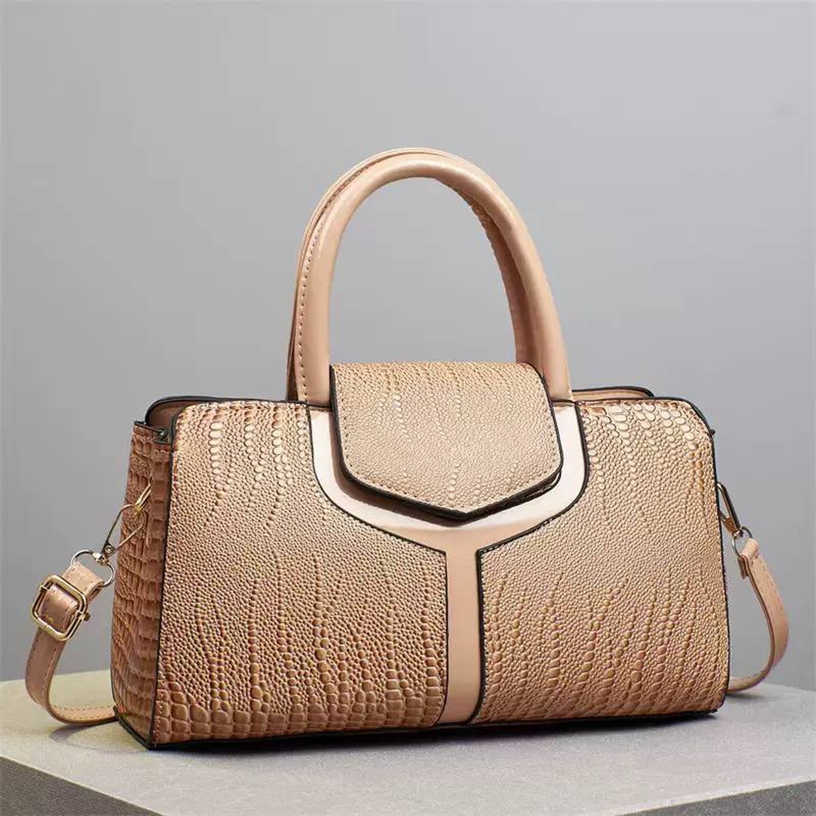 Fabulous Looking Ladies Shoulder Bag - Image 4