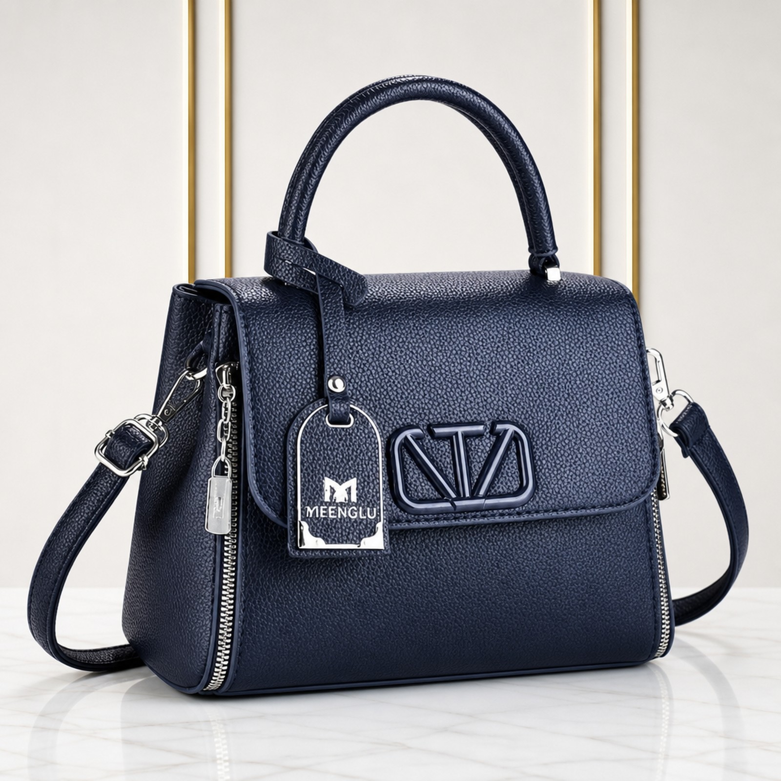Stylish and Luxurious Looking Women Bag
