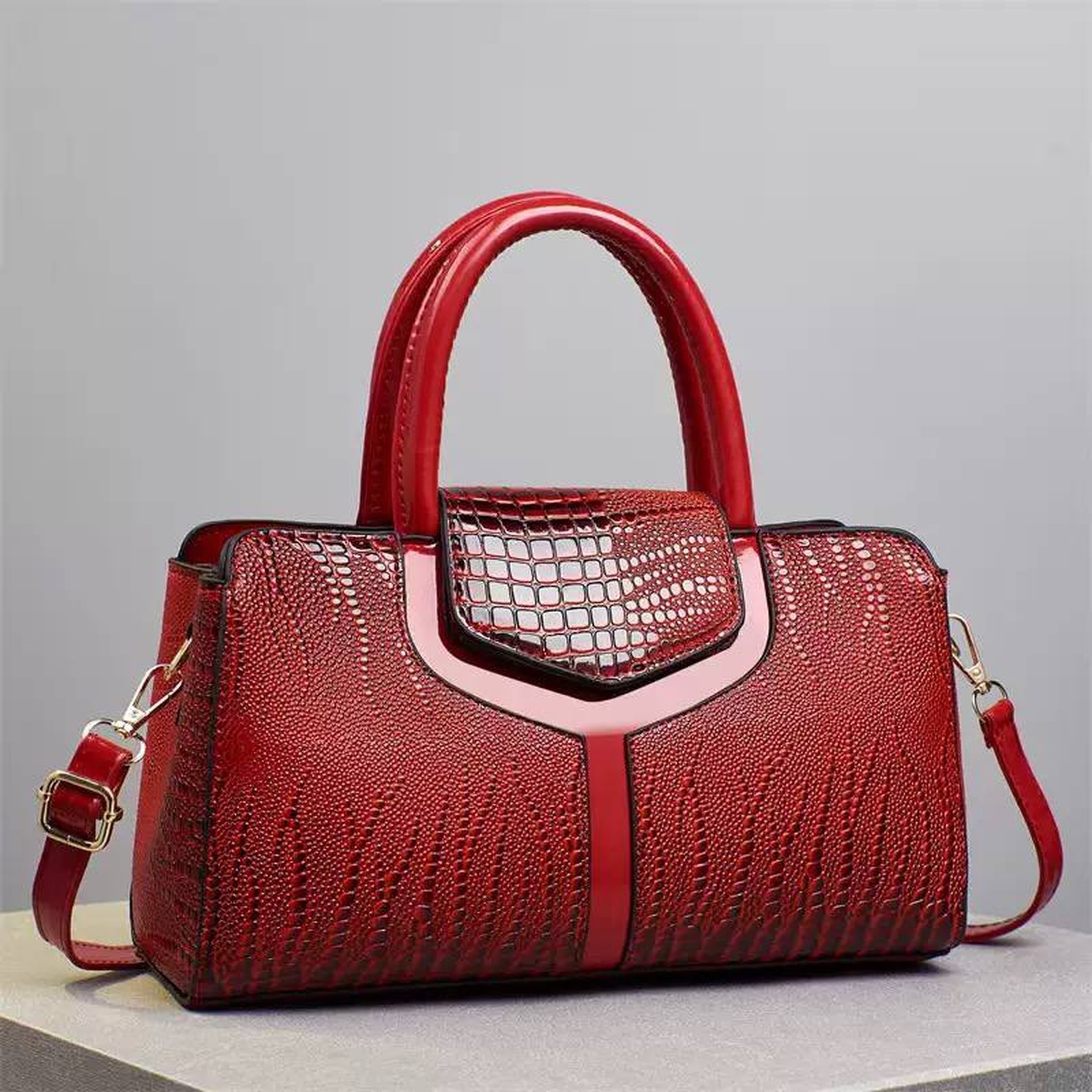 Fabulous Looking Ladies Shoulder Bag
