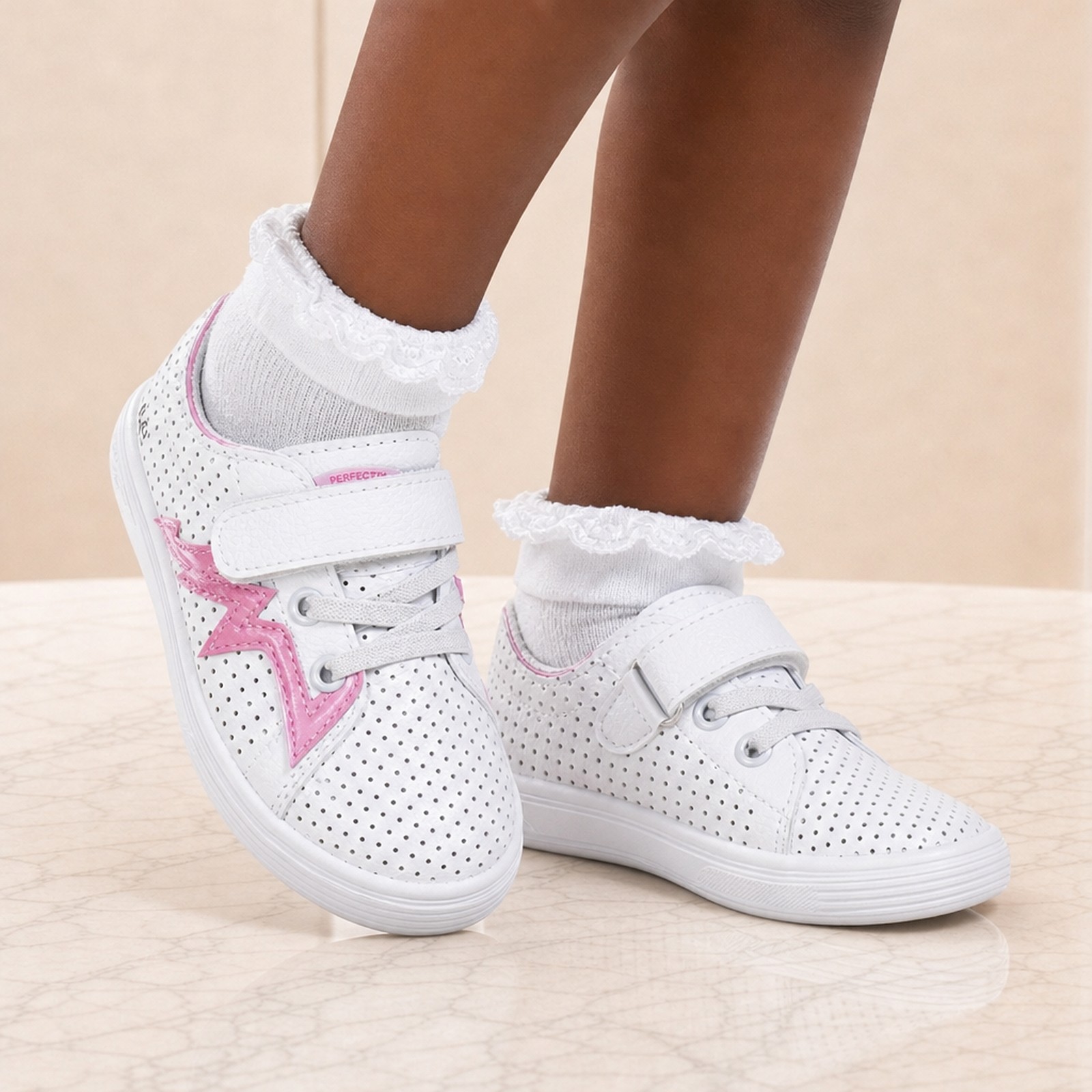 Size-27 Kids Dress Canvas Sneakers For Girls 3 to 4 years