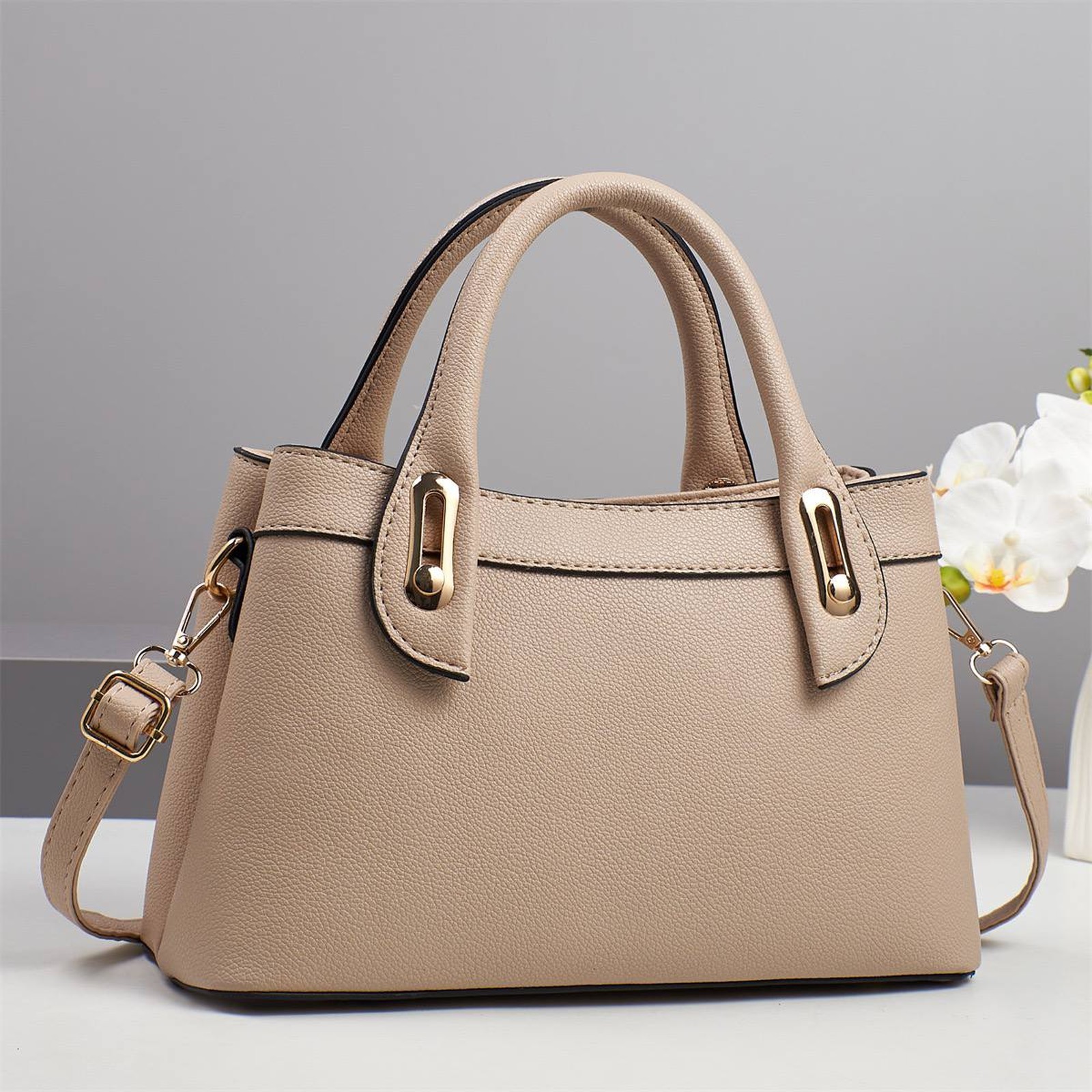 Mesdamme Women Chain Bag - Image 3