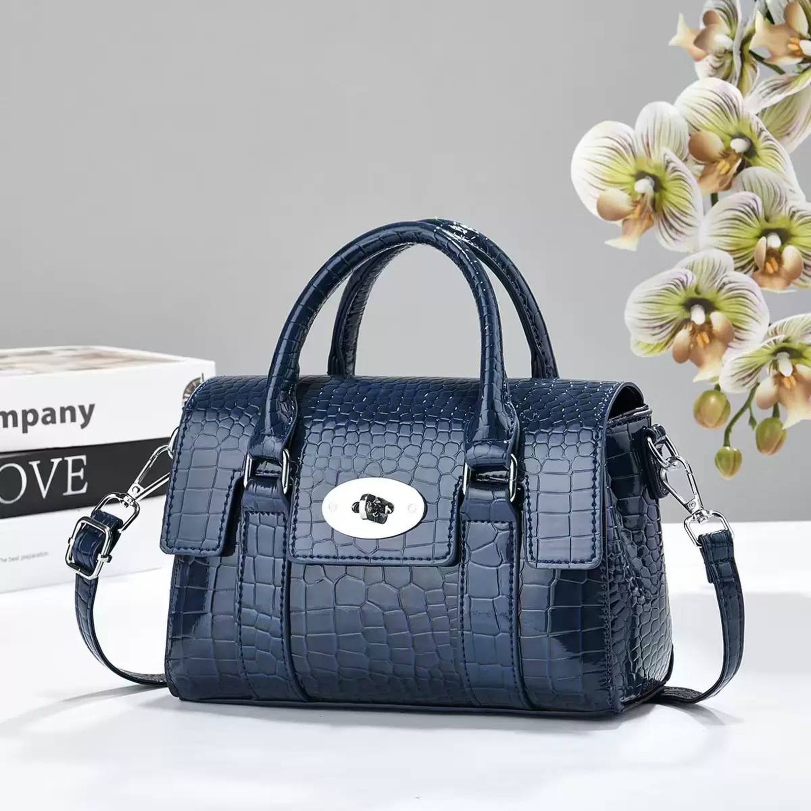 Fabulous Looking Ladies Shoulder Bag - Image 3